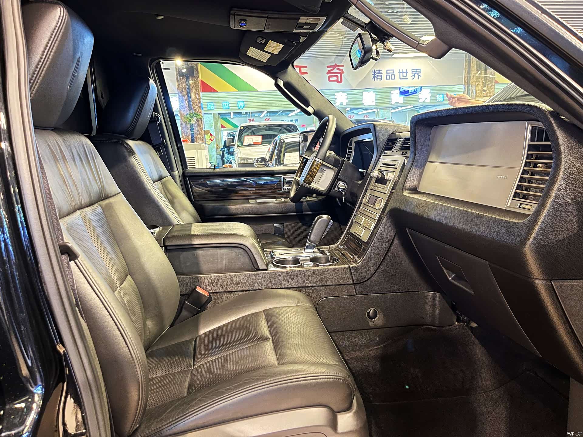 Lincoln Navigator, 2011 15