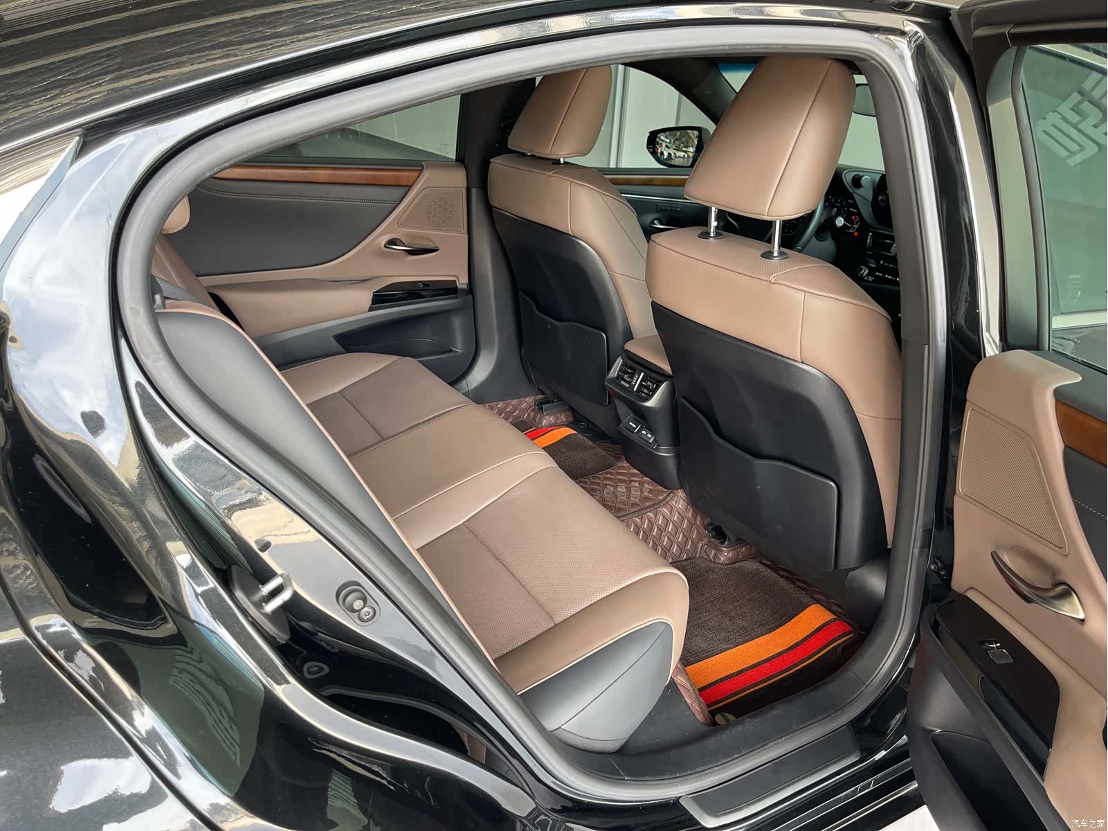 Lexus ES, 2023 22