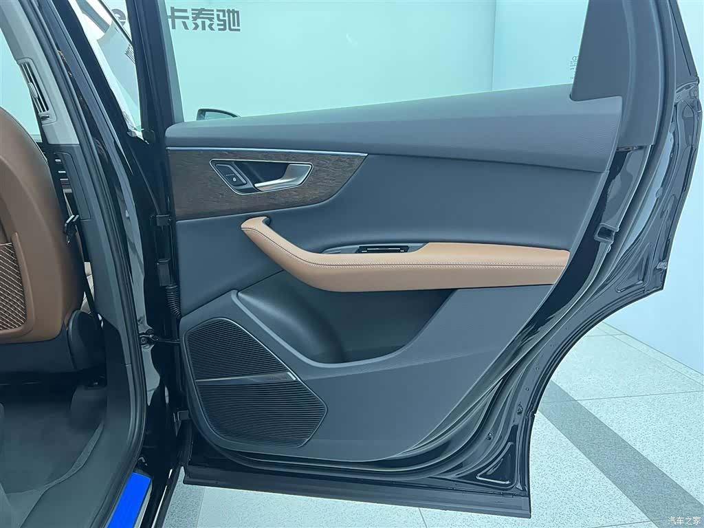 Audi Q7, 2025 18