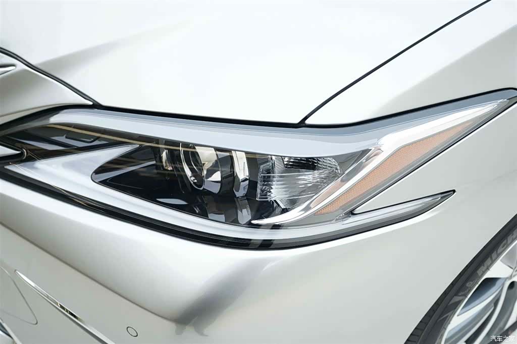 Lexus ES, 2021 15