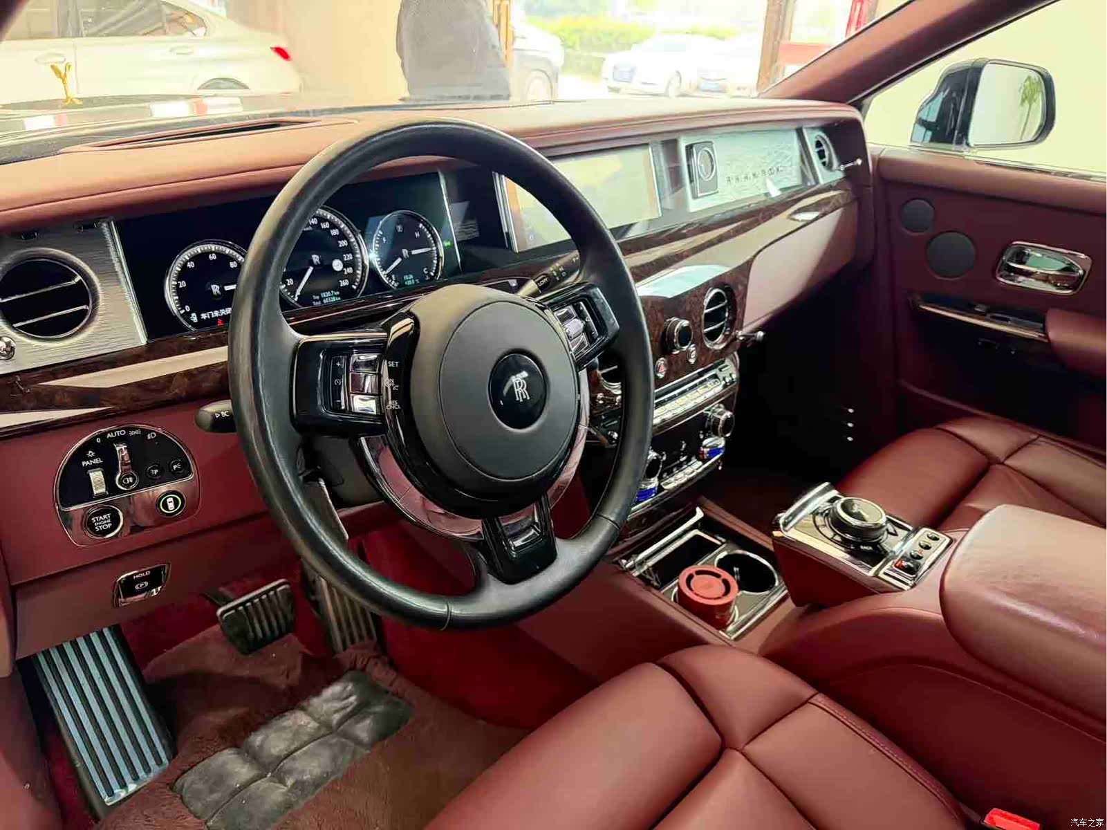 Rolls-Royce Phantom, 2023 7