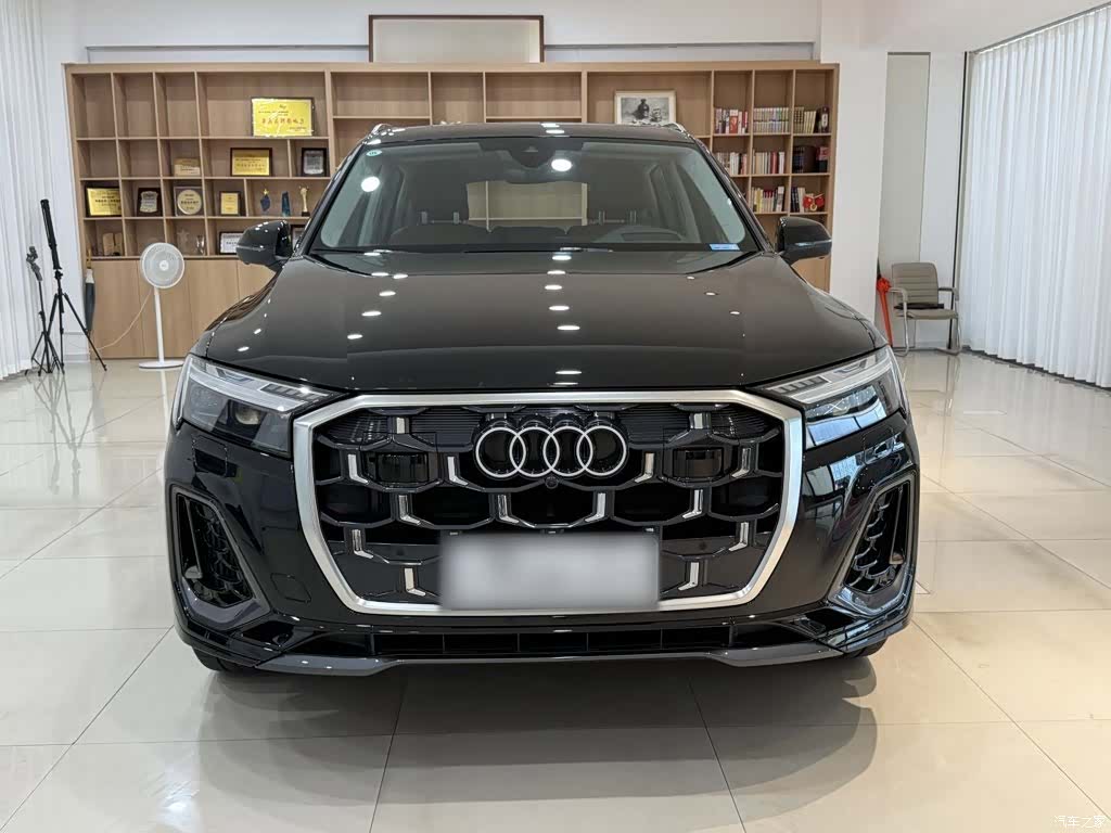 Audi Q7, 2025 9