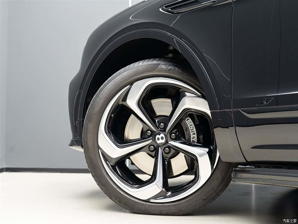 Bentley Bentayga, 2022 6