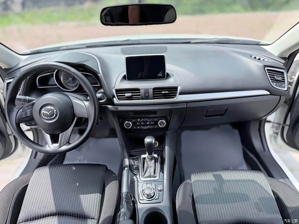Mazda Mazda3, 2016 12