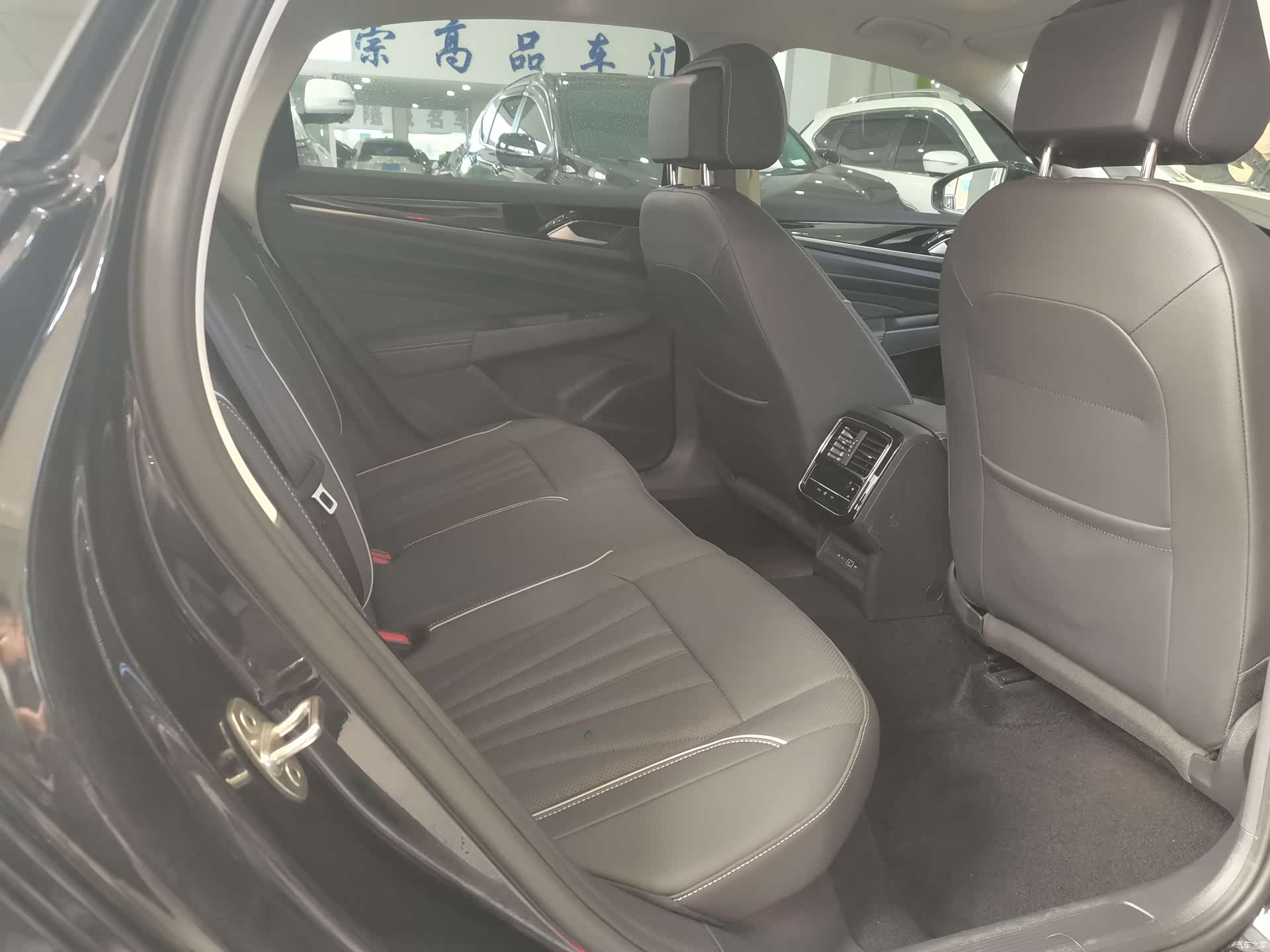 Volkswagen Passat, 2024 все фото