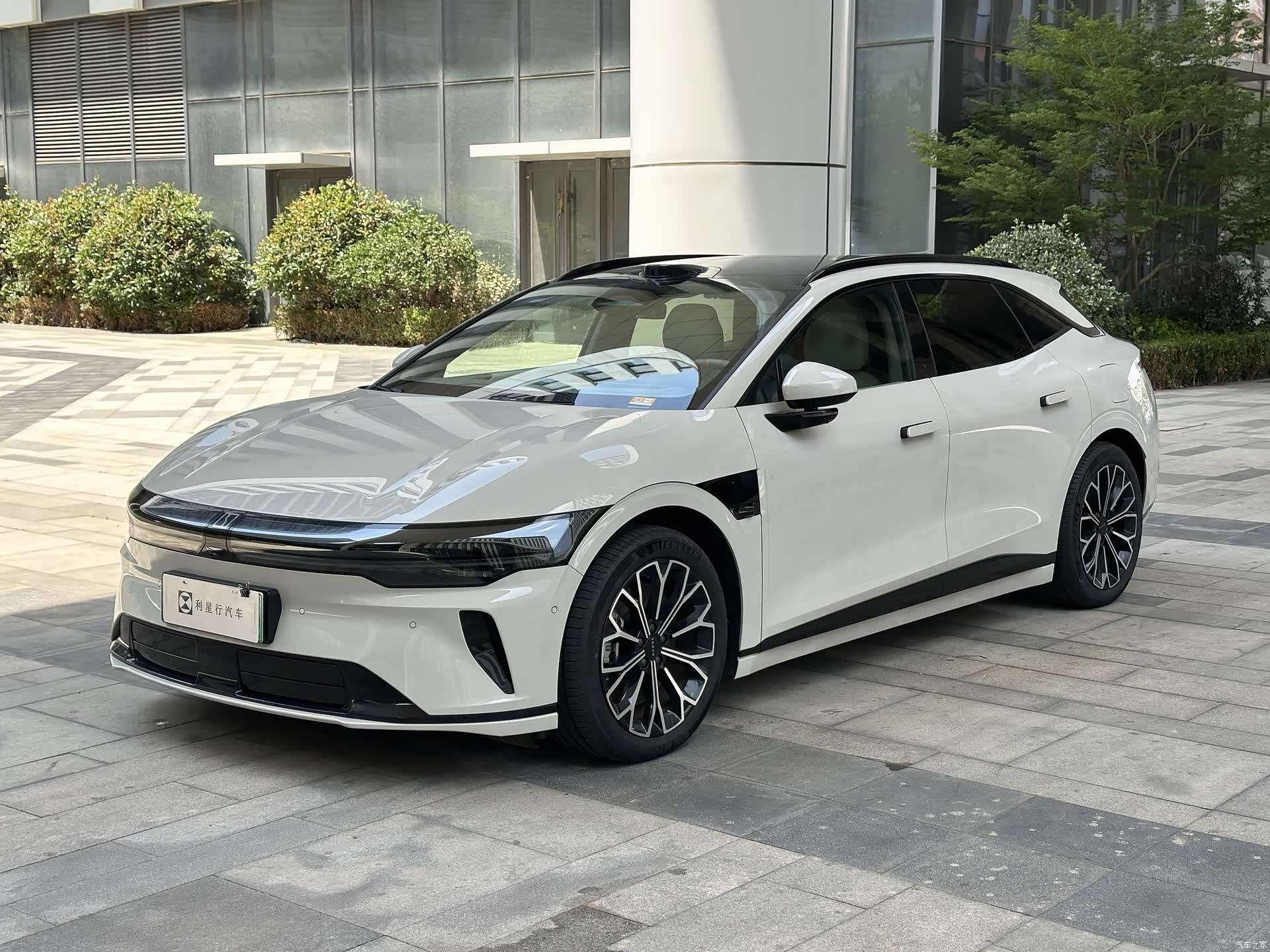 Zeekr 007, 2025 1