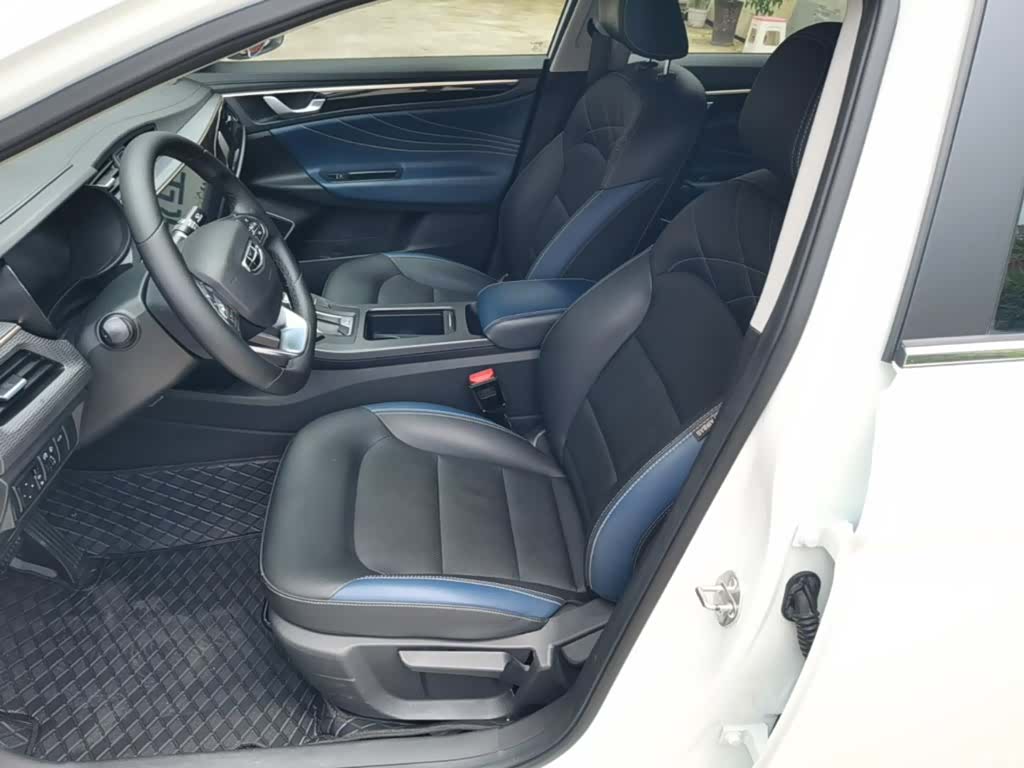 Geely Emgrand, 2021 15