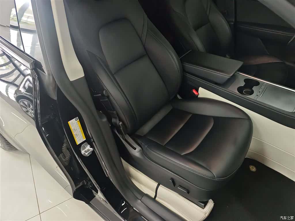 Tesla Model Y, 2023 25