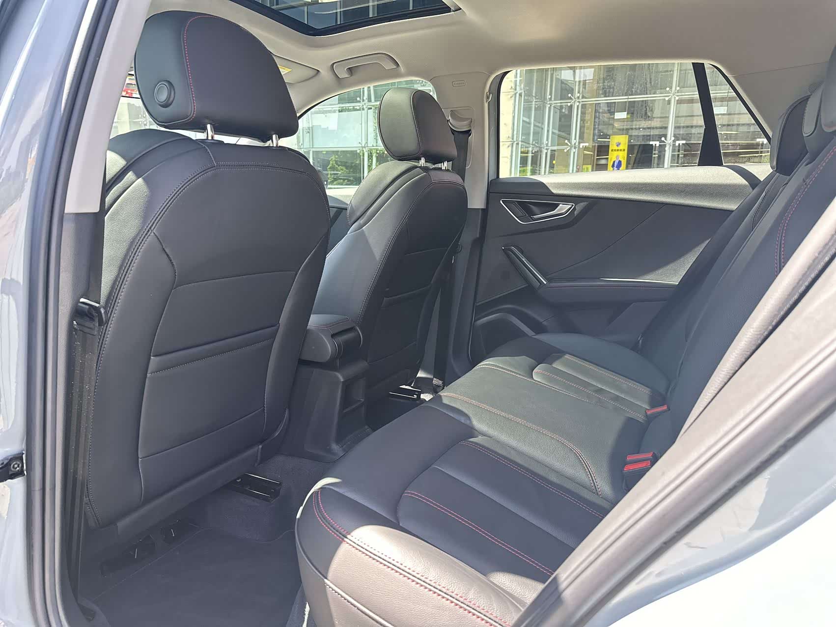 Audi Q2L, 2023 10