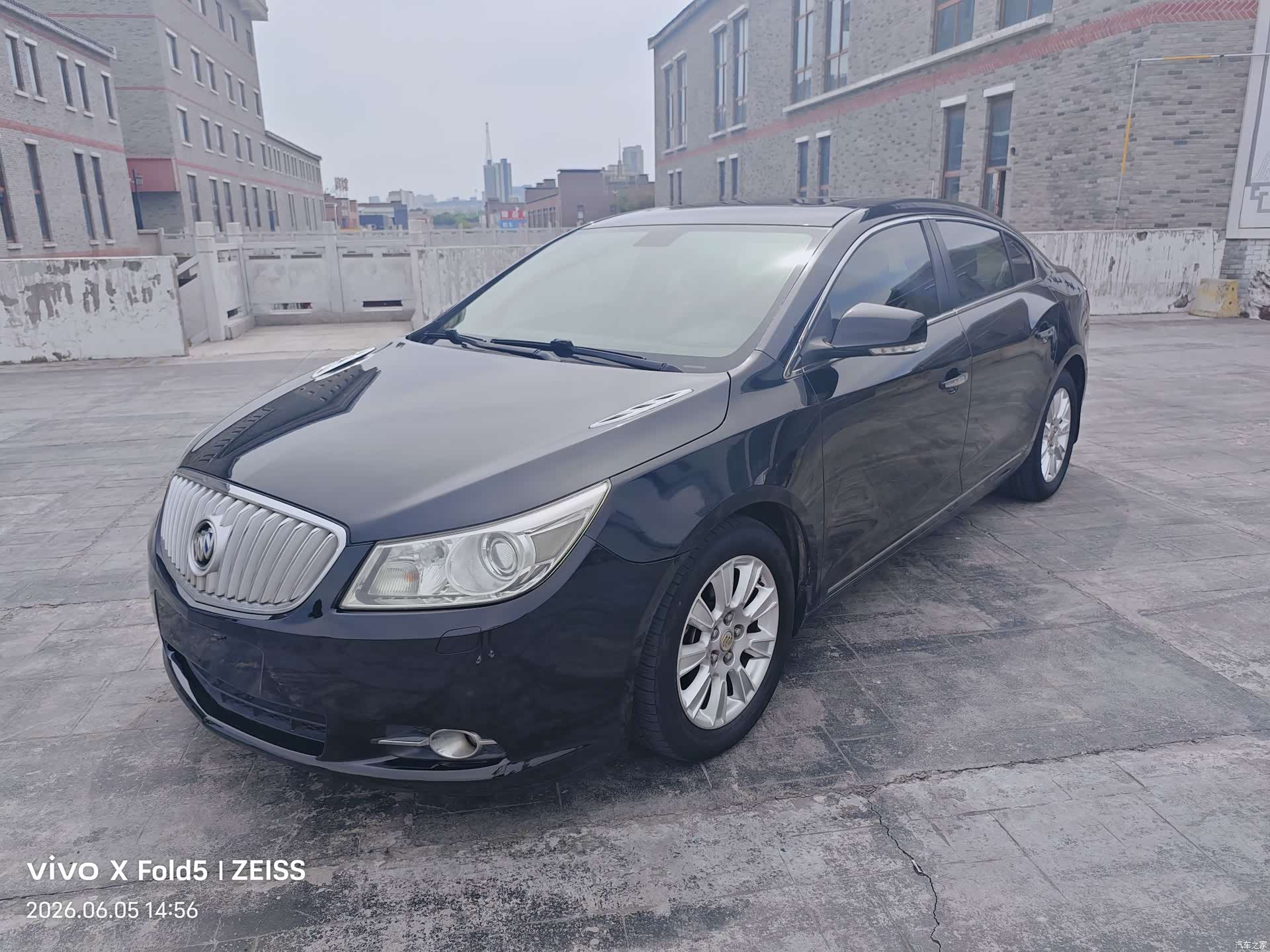 Buick LaCrosse, 2011 1