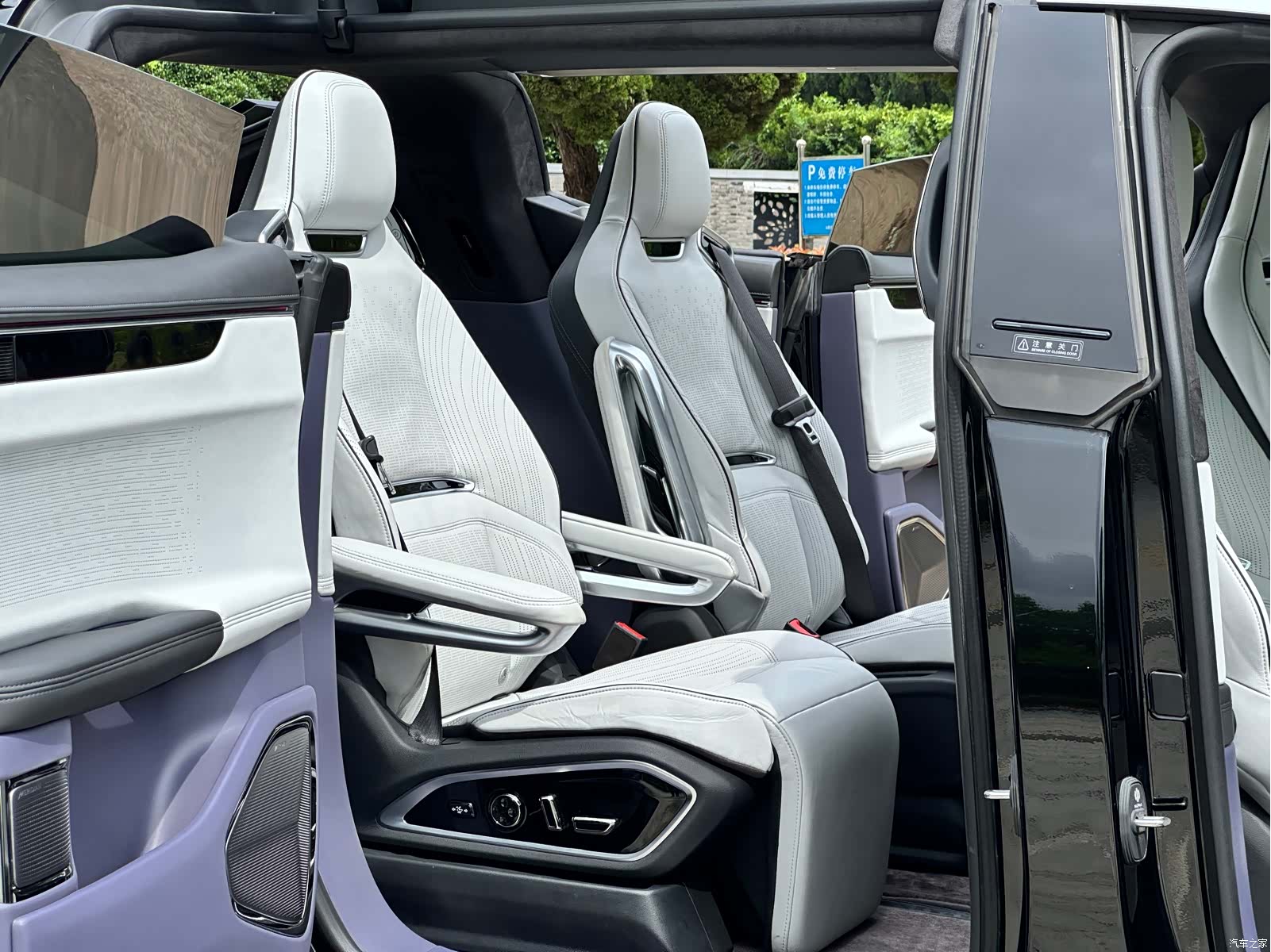 HiPhi X, 2022 26