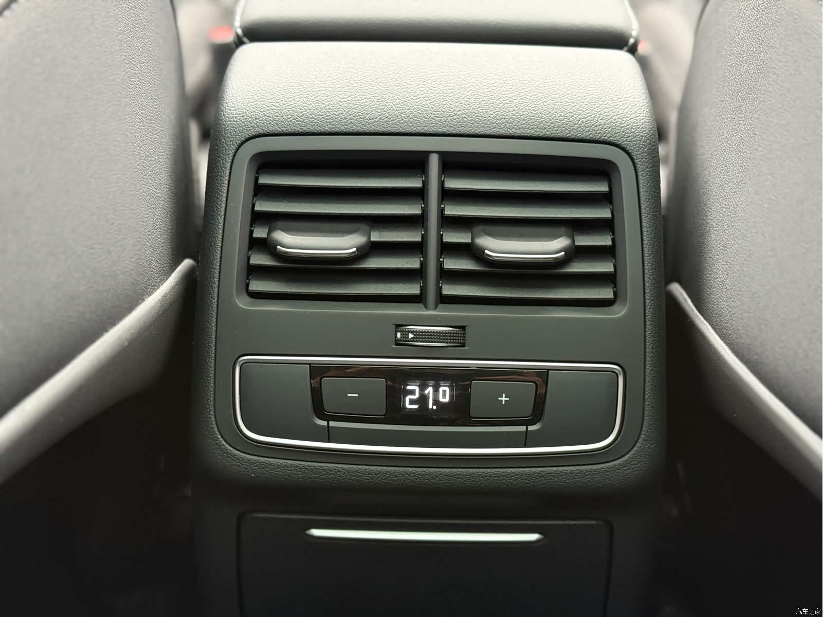 Audi A4L, 2022 15