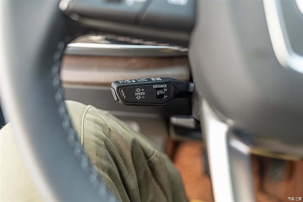 Audi Q7, 2025 9