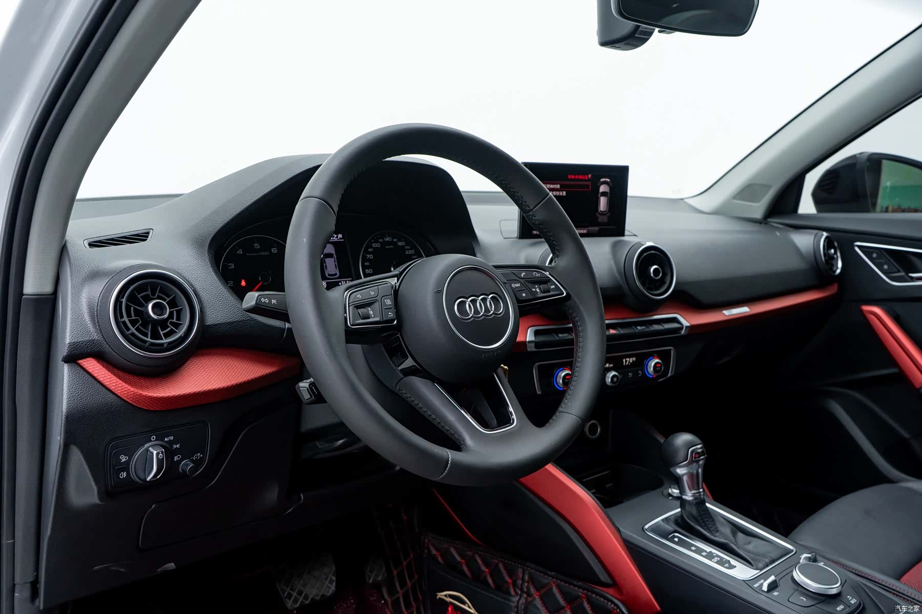 Audi Q2L, 2019 8