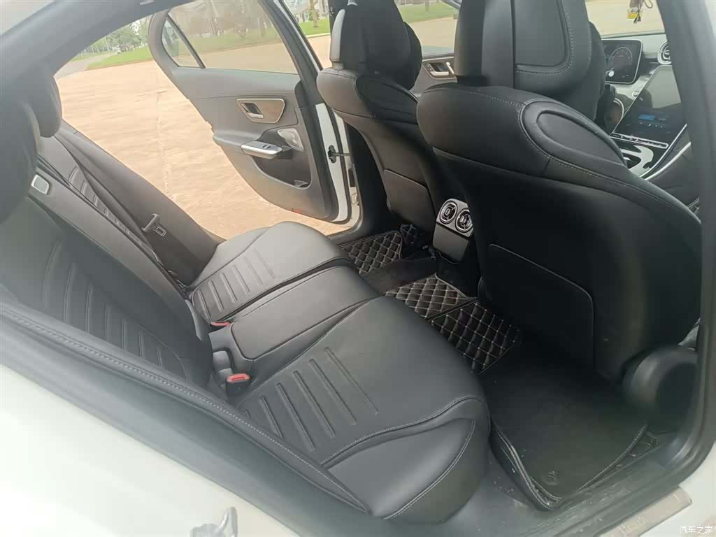Mercedes-Benz C-Class, 2023 3