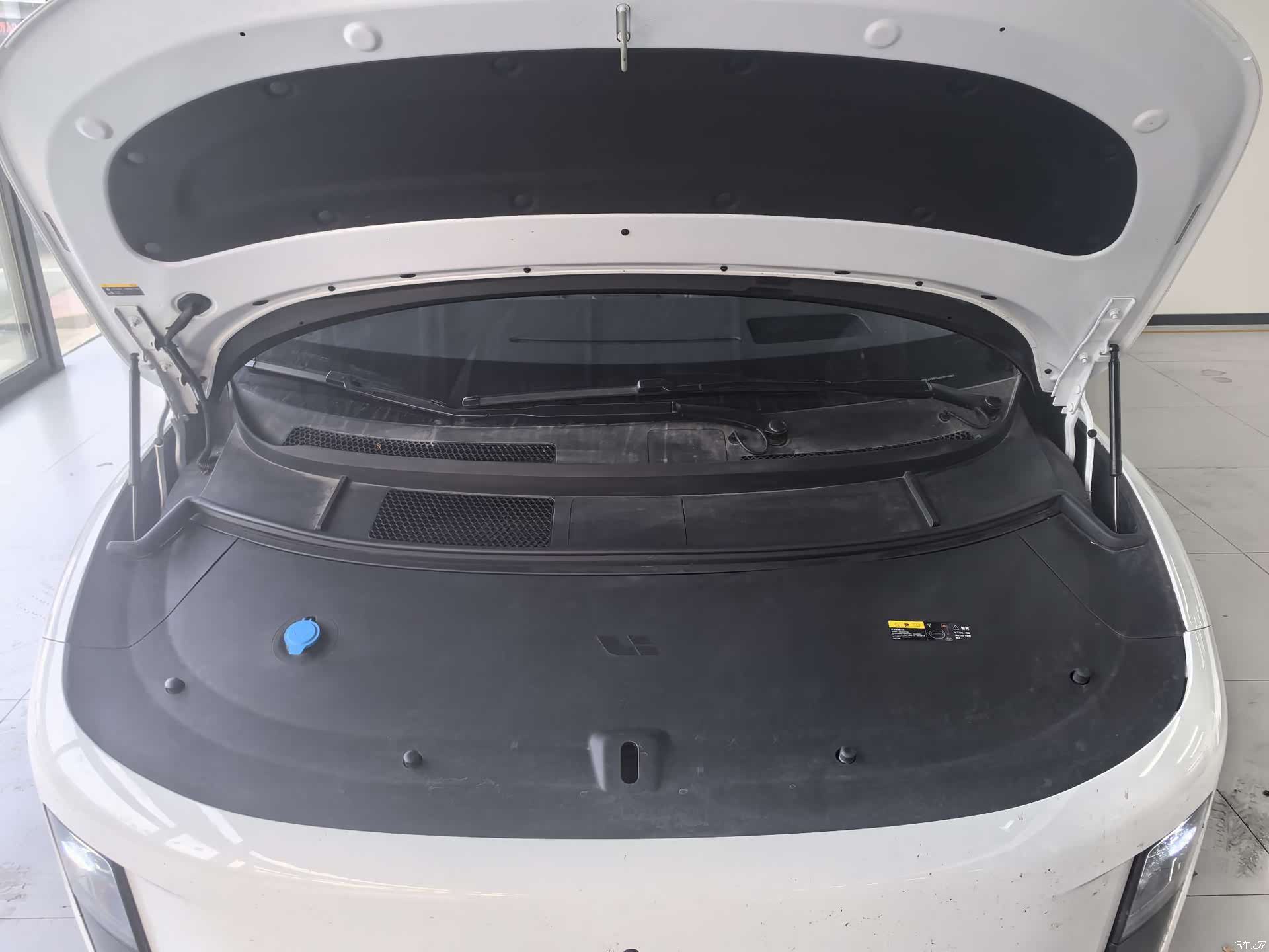 Li Auto i8, 2025 6