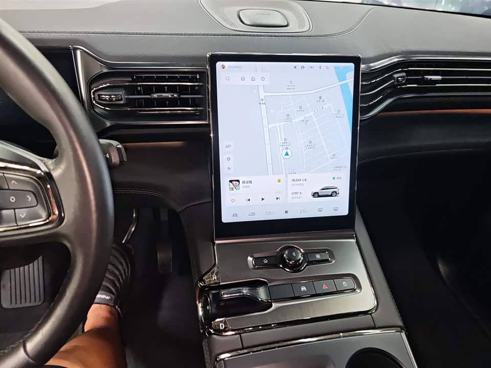NIO ES6