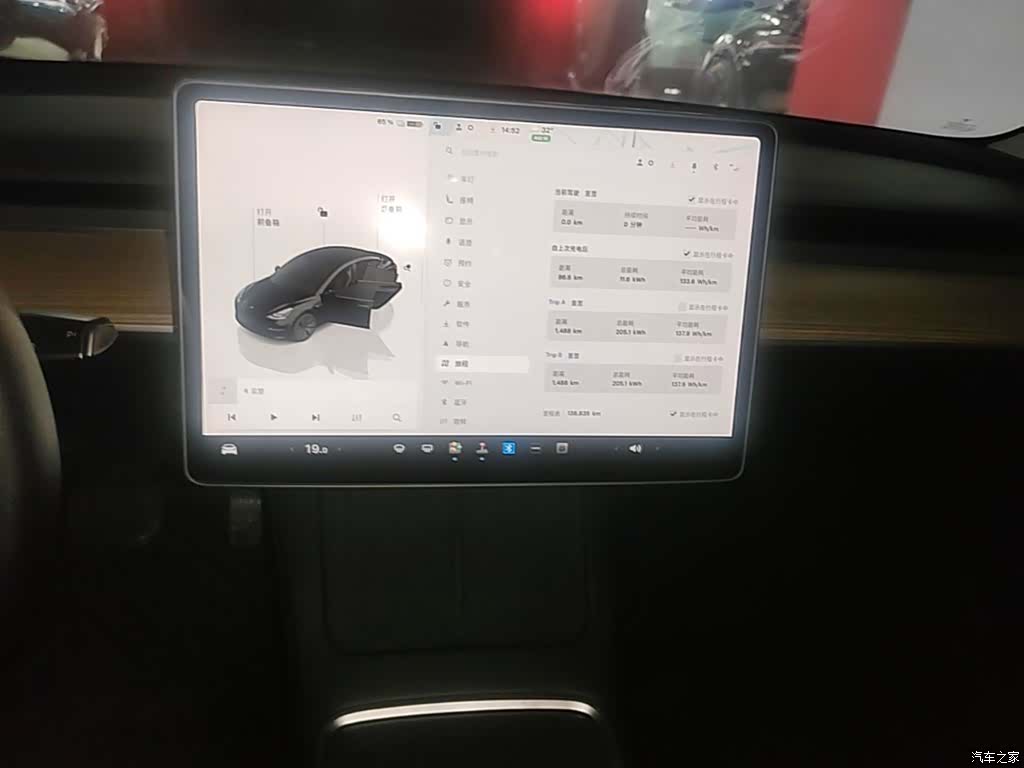 Tesla Model 3, 2023 13