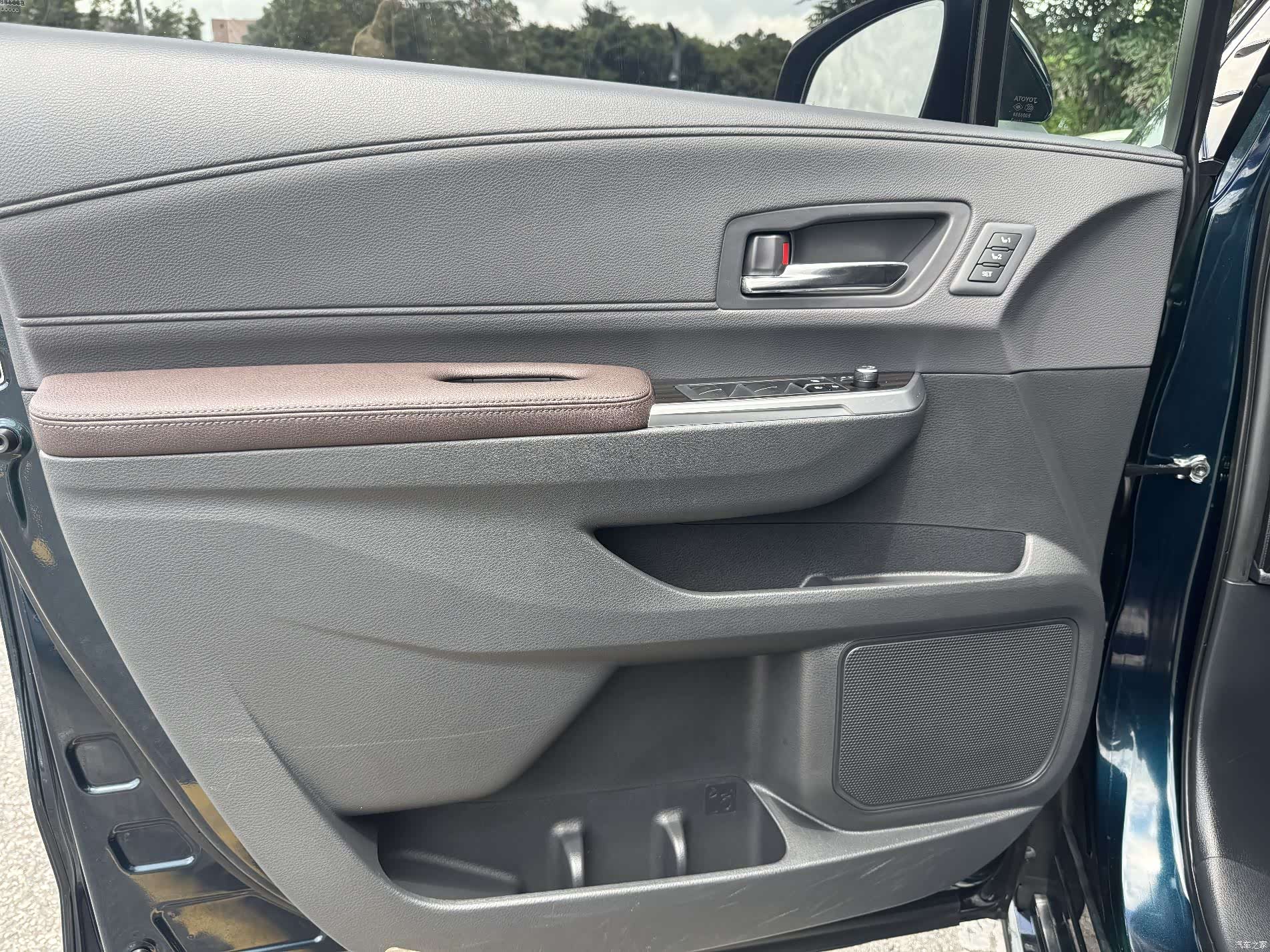 Toyota Granvia, 2023 4