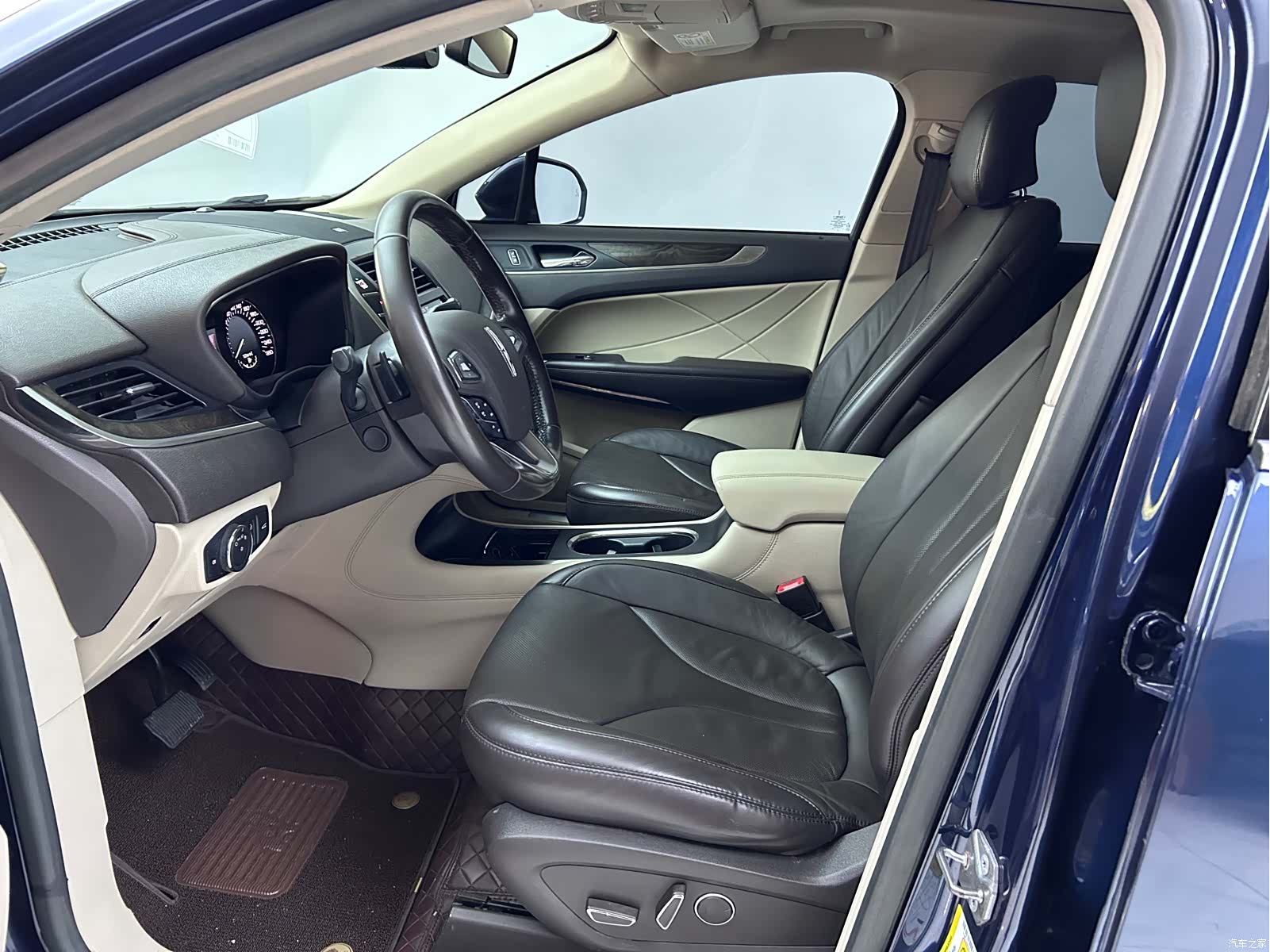 Lincoln MKC, 2017 8
