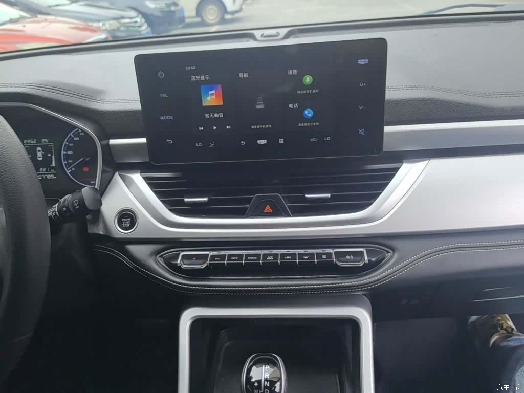 Geely X6, 2021 13
