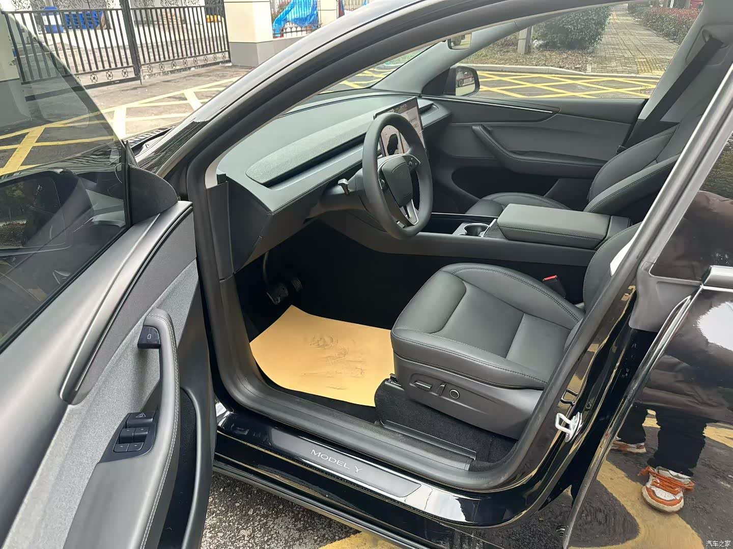 Tesla Model Y, 2025 8