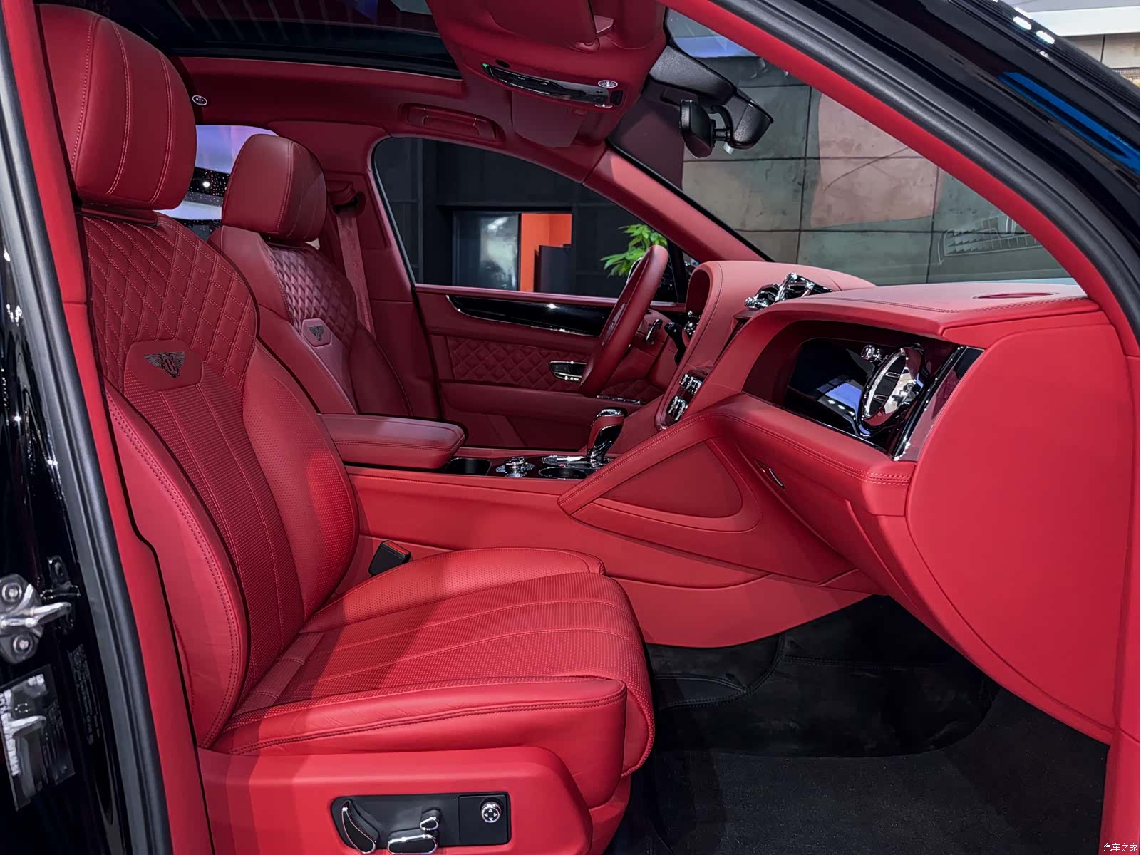 Bentley Bentayga, 2022 26