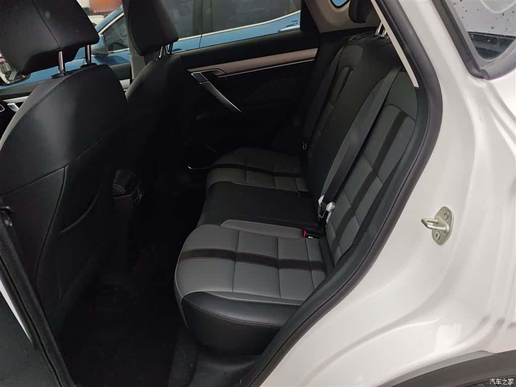 Geely Coolray, 2024 13