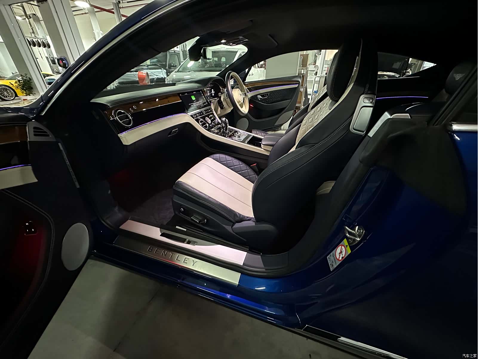 Bentley Continental GT, 2018 13