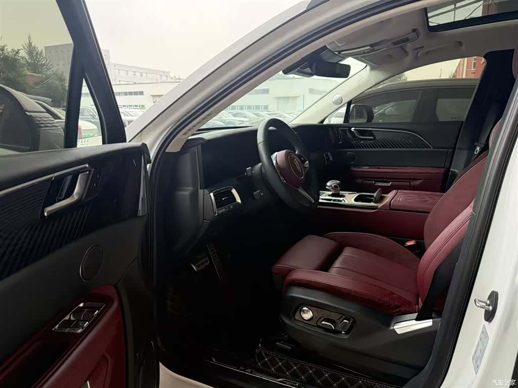 Hongqi E-HS9, 2023 4