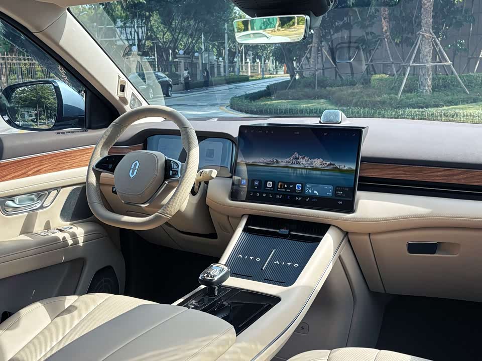 AITO Ask the world M7