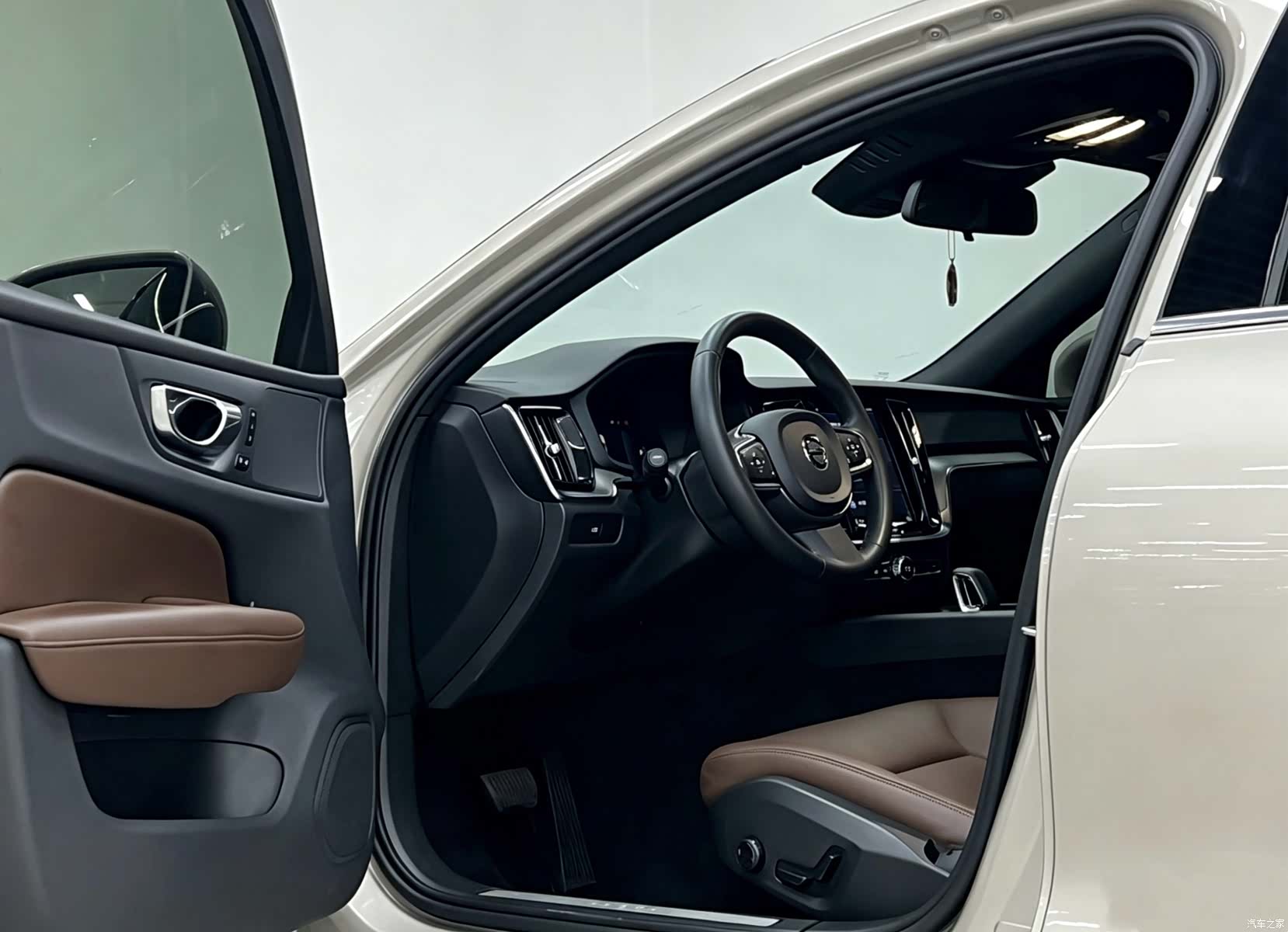 Volvo S60, 2022 все фото