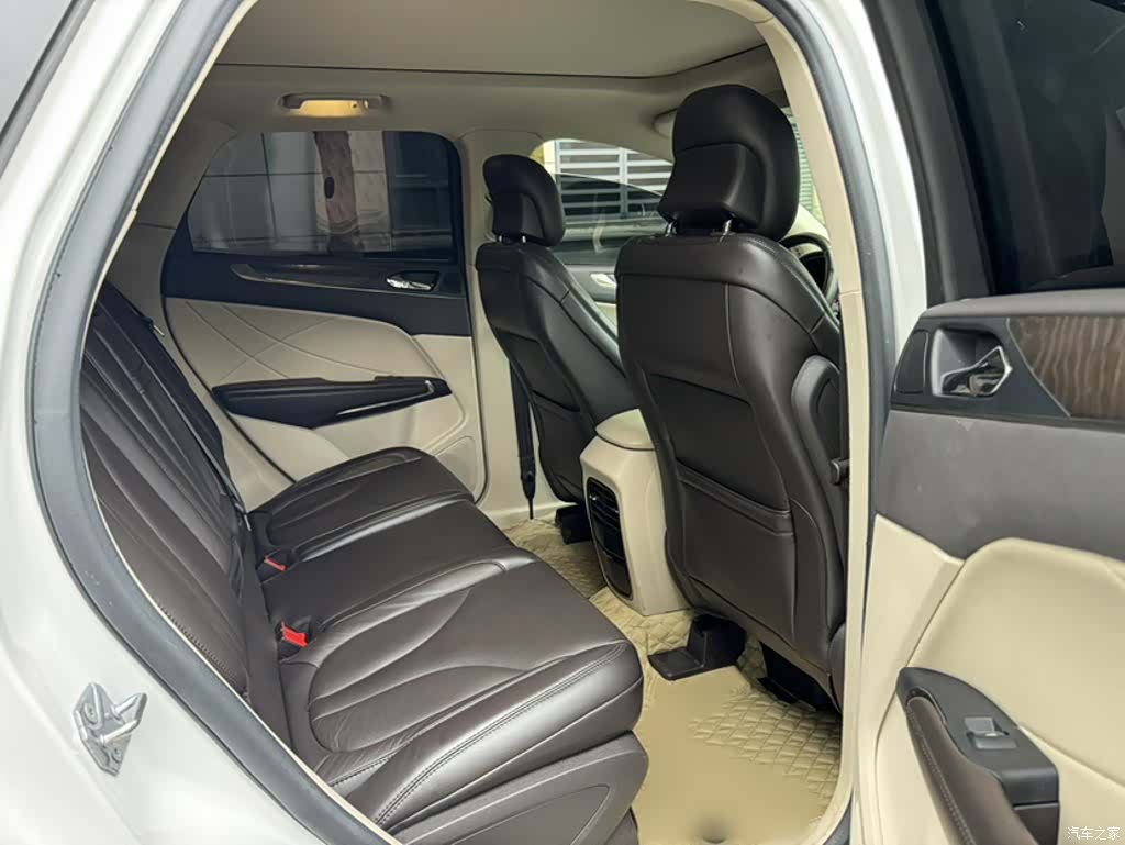 Lincoln MKC, 2017 11