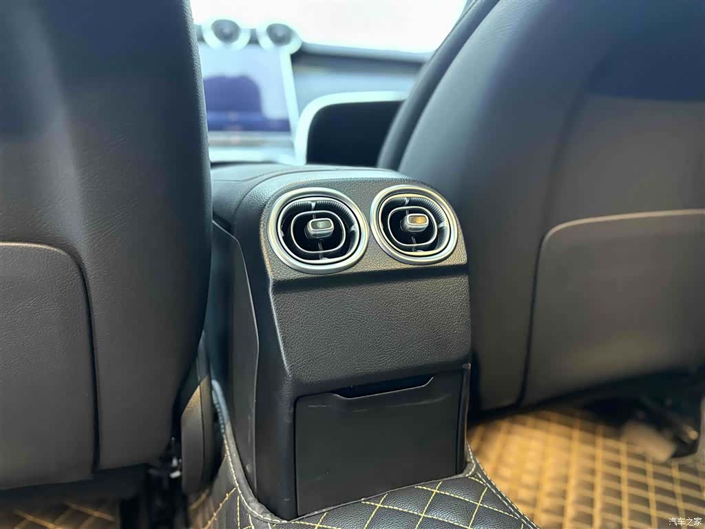Mercedes-Benz C-Class, 2023 26
