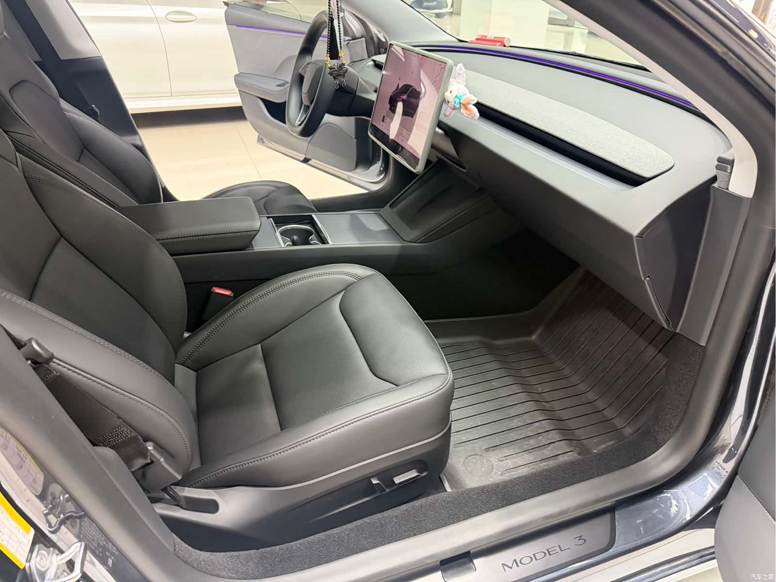 Tesla Model 3, 2025 17