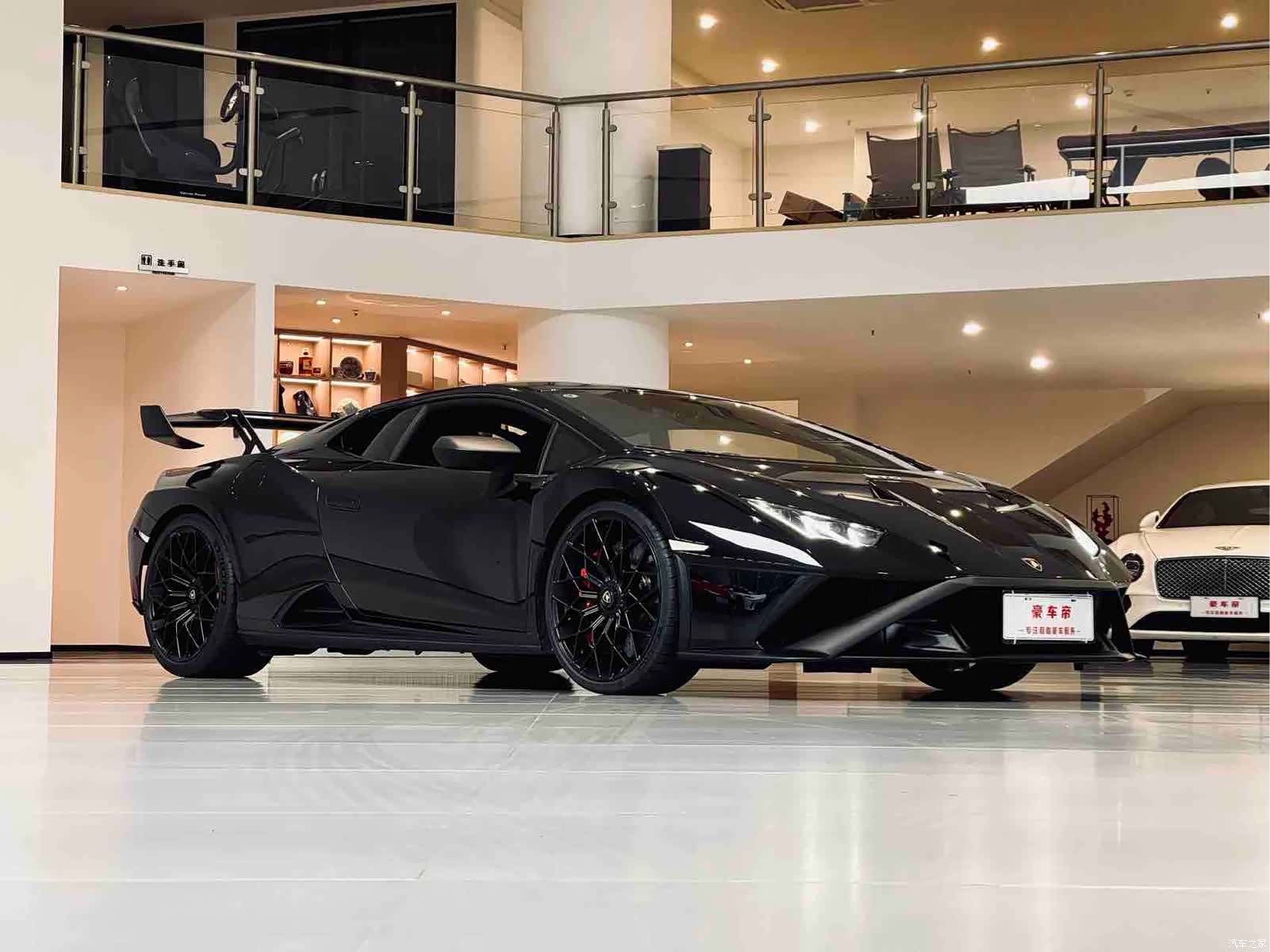 Lamborghini Huracán, 2023 13