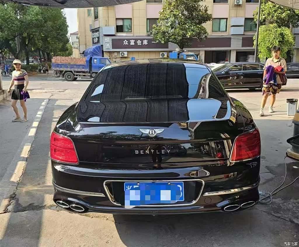 Bentley Flying Spur, 2022 4