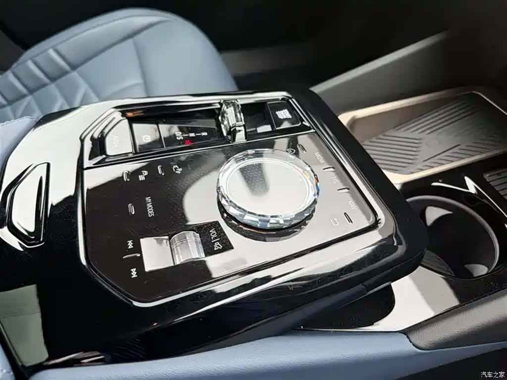 BMW 5 Series, 2025 15