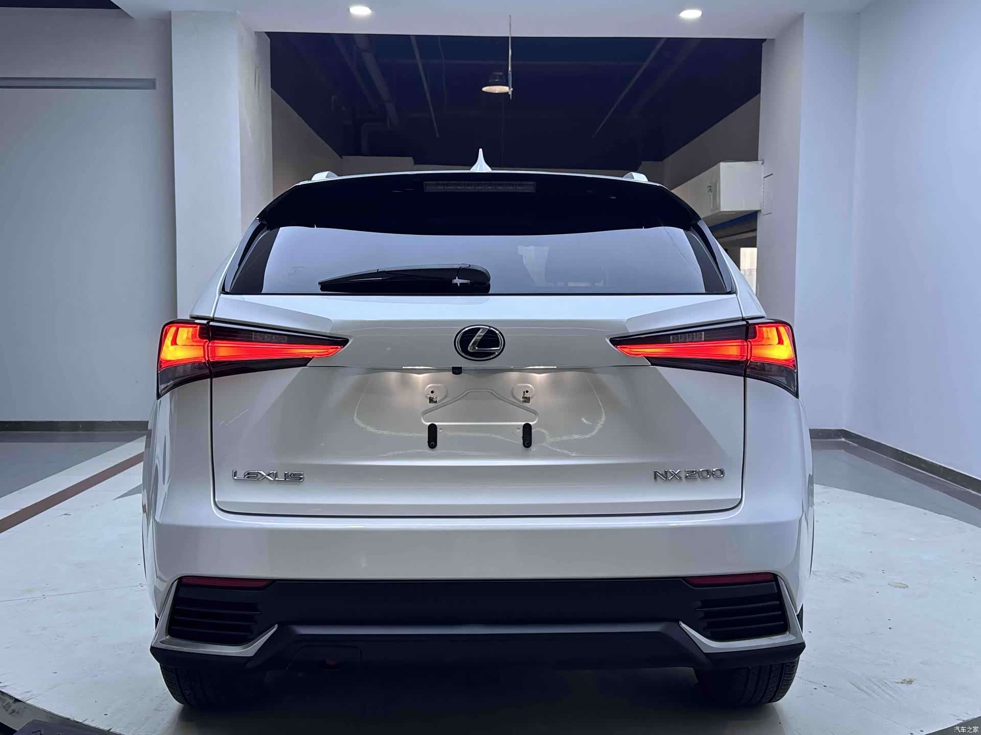 Lexus NX, 2021 11