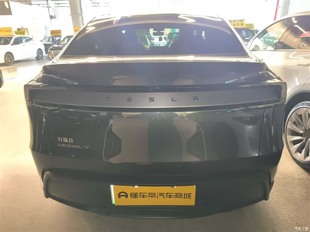 Tesla Model Y, 2025 4