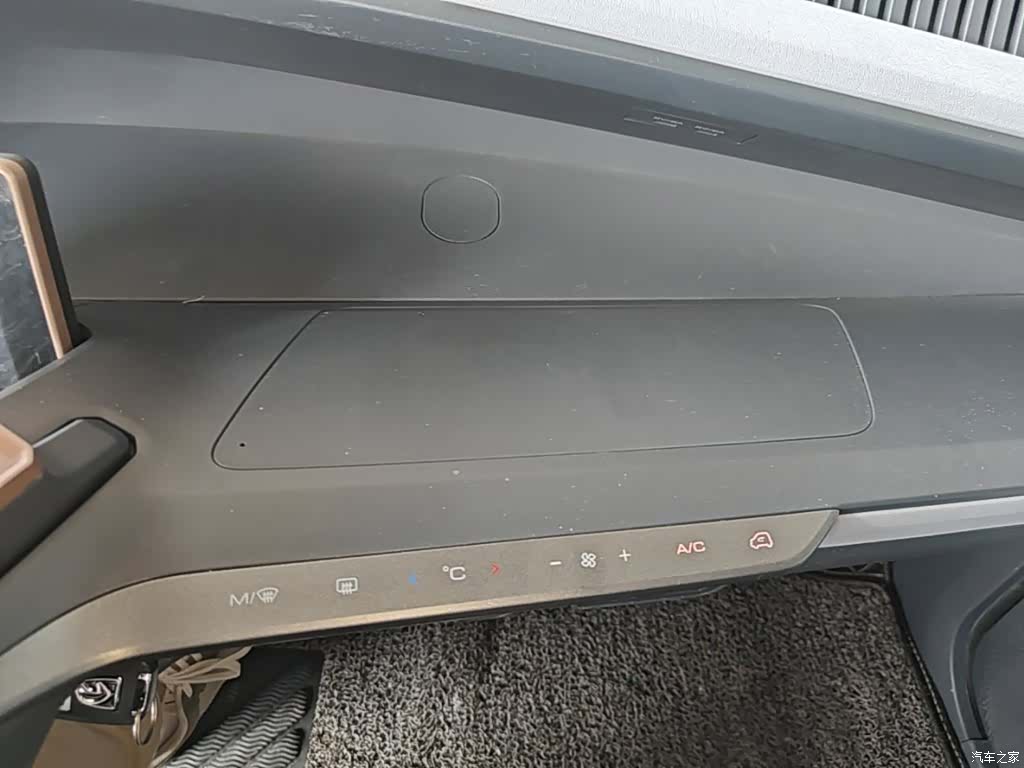 Wuling E200, 2019 13