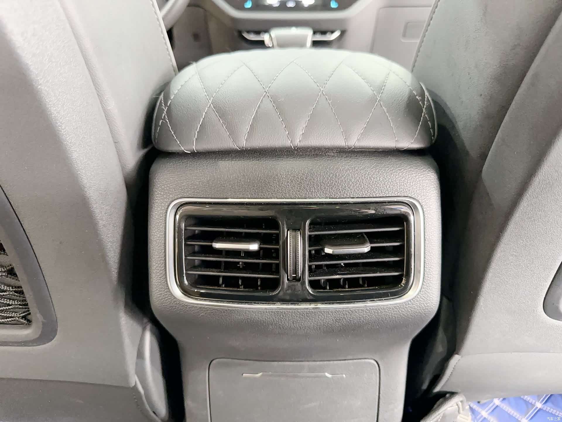 Hongqi HS5, 2023 30
