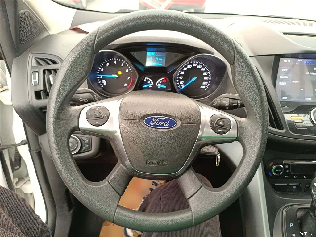 Ford Kuga, 2015 11