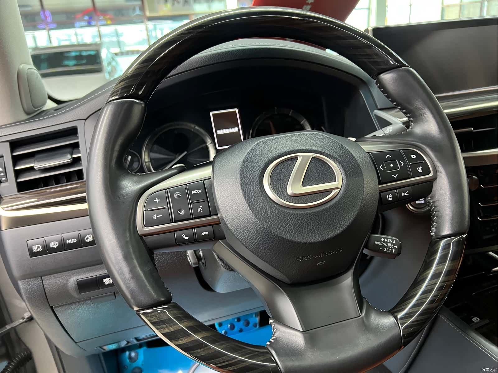 Lexus LX, 2019 16