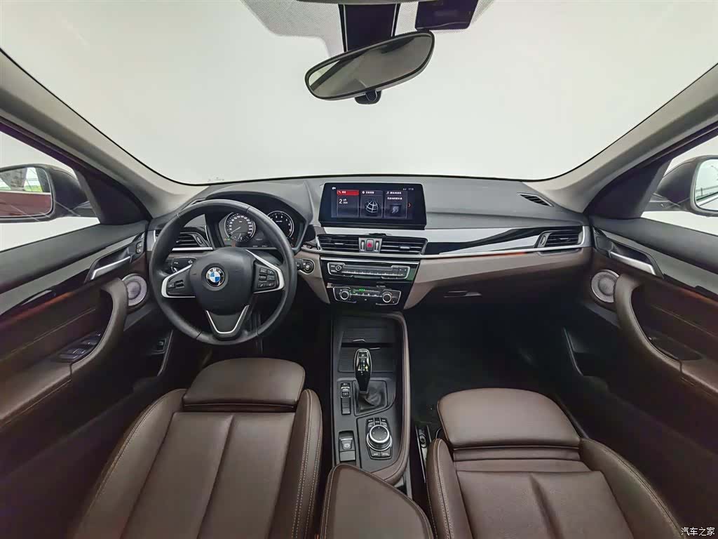 BMW X1, 2021 все фото