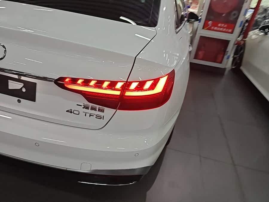 Audi A4L 2021, фото 8