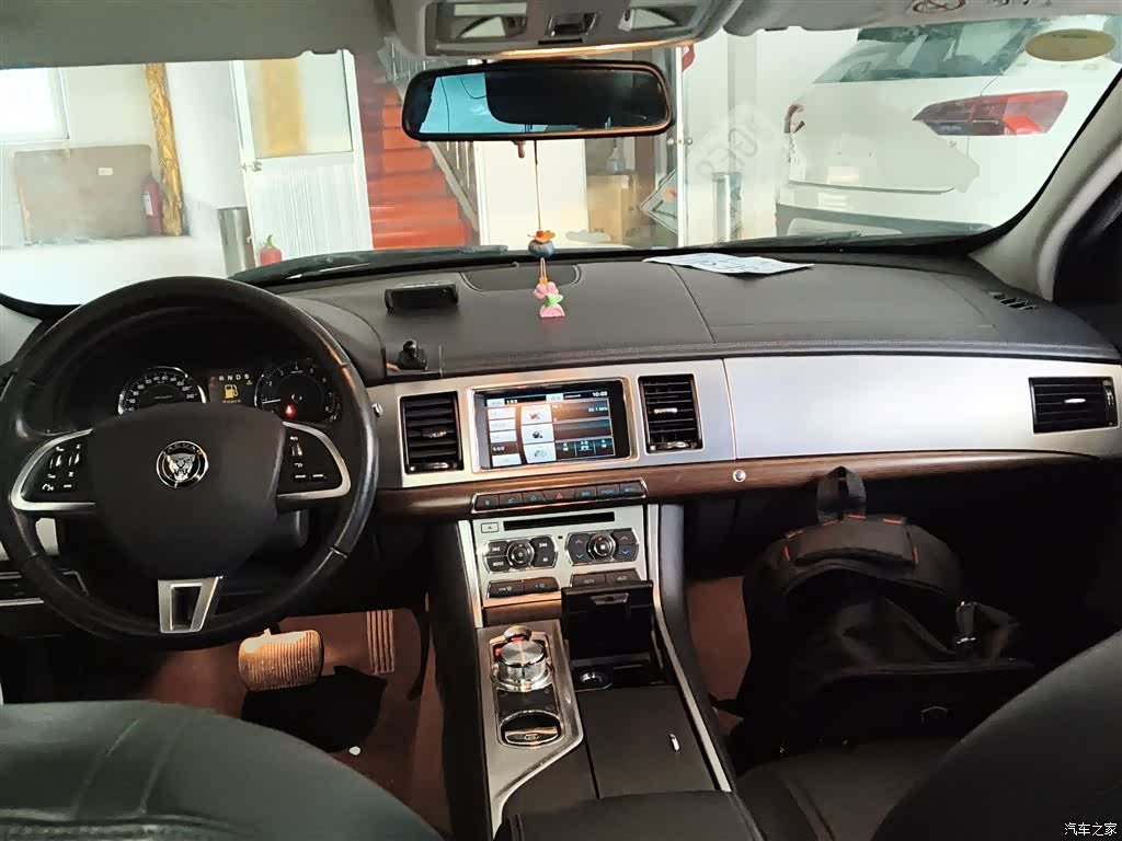 Jaguar XF, 2014 6