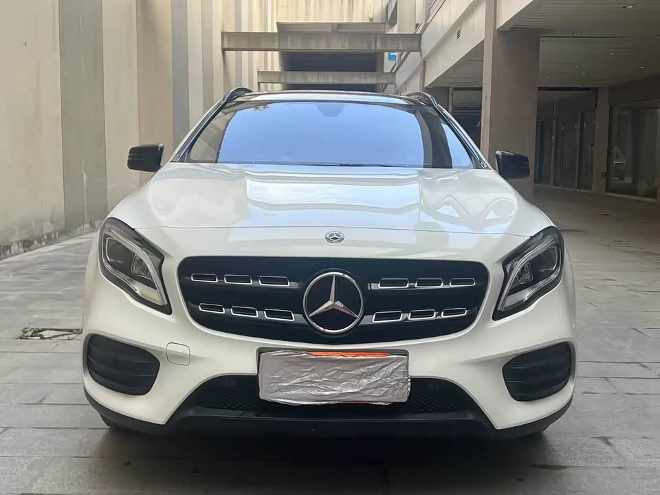 Mercedes-Benz GLA Mercedes-Benz GLA