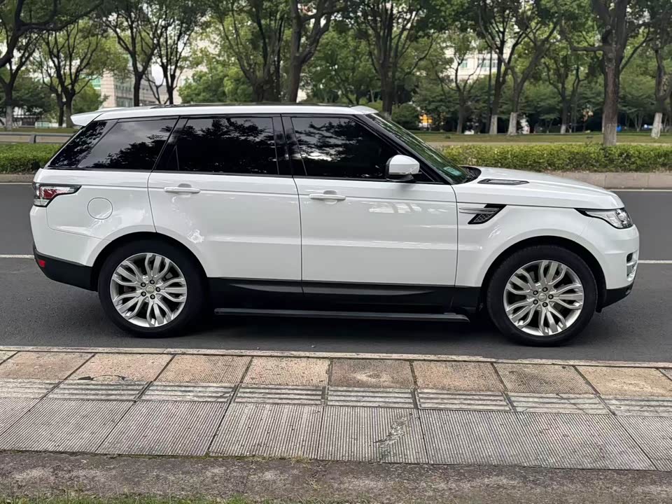 Land Rover Range Rover Sport Land Rover Range Rover Sport