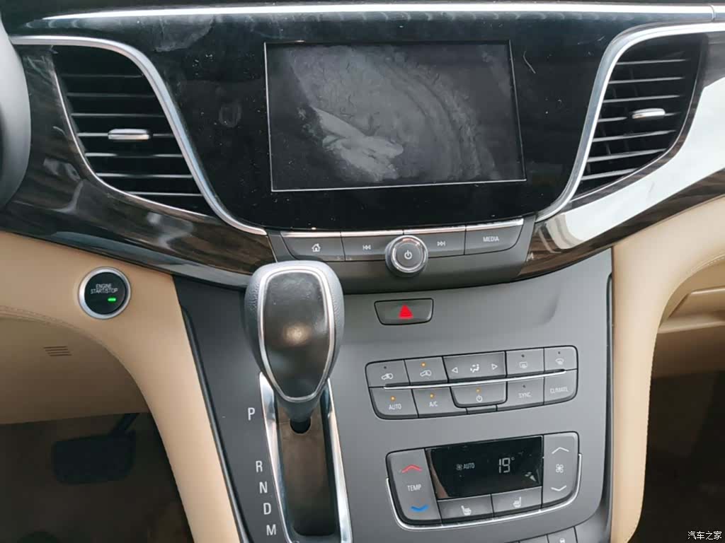 Buick GL8, 2019 13